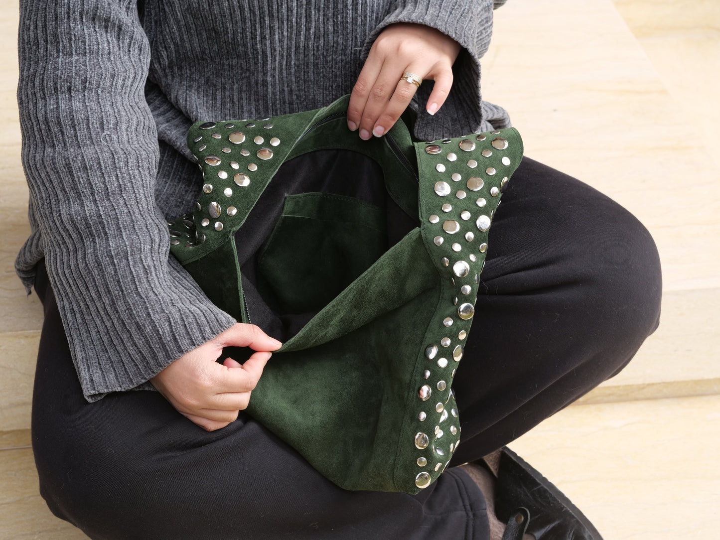 Cabas à clous sur les côtés