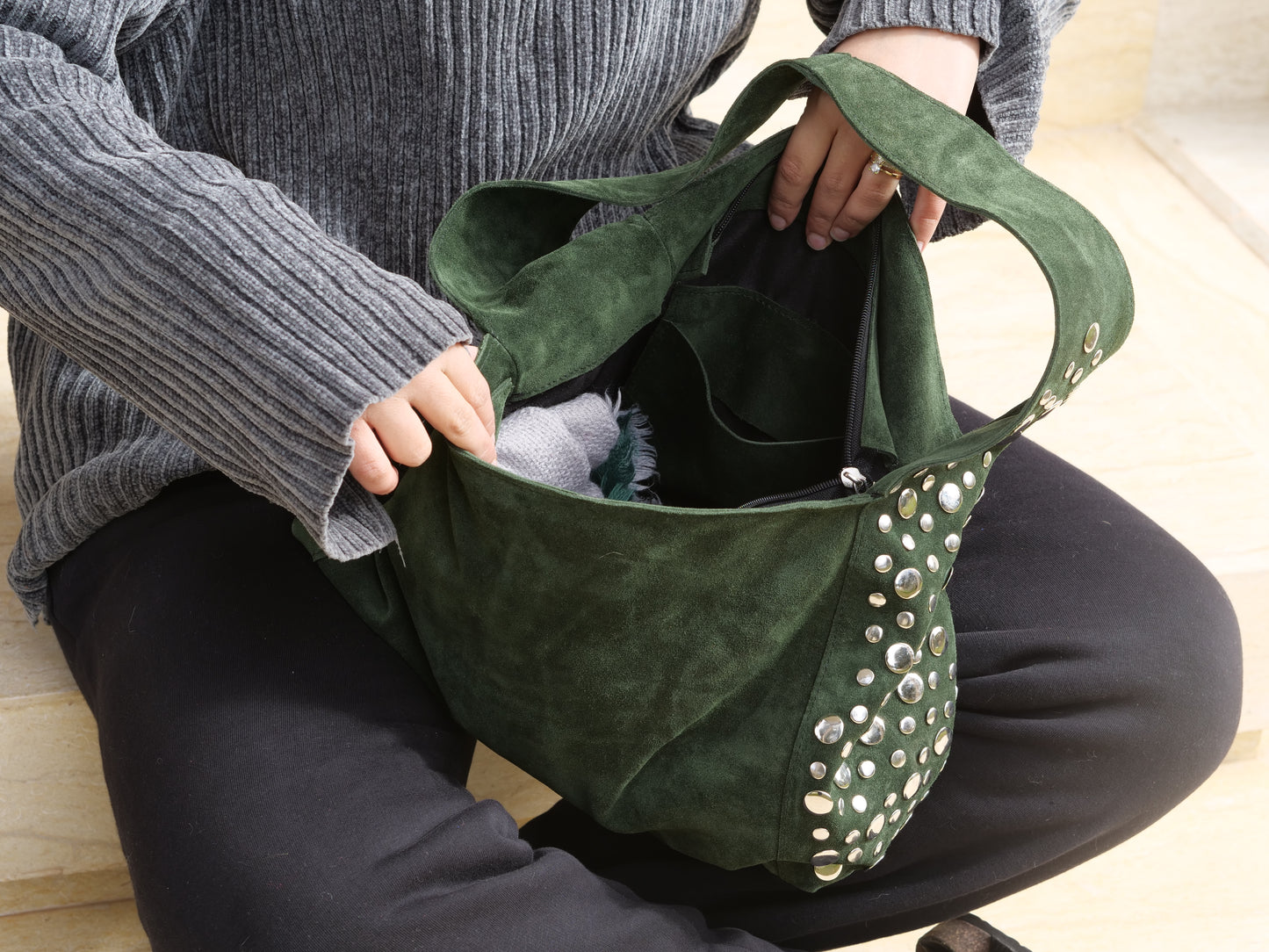 Cabas à clous sur les côtés